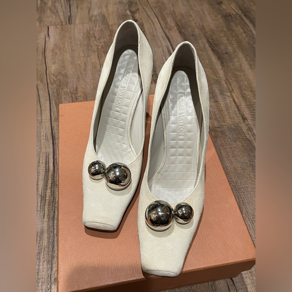 Vintage Louis Vuitton Suede Cream Heels with Silver Accents size 40